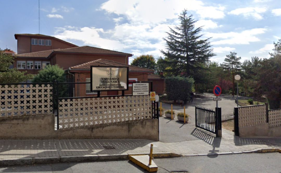 Acceso a la Escuela de Educación y Turismo de la USAL en Ávila Acceso a la Escuela de Educación y Turismo de la USAL en Ávila