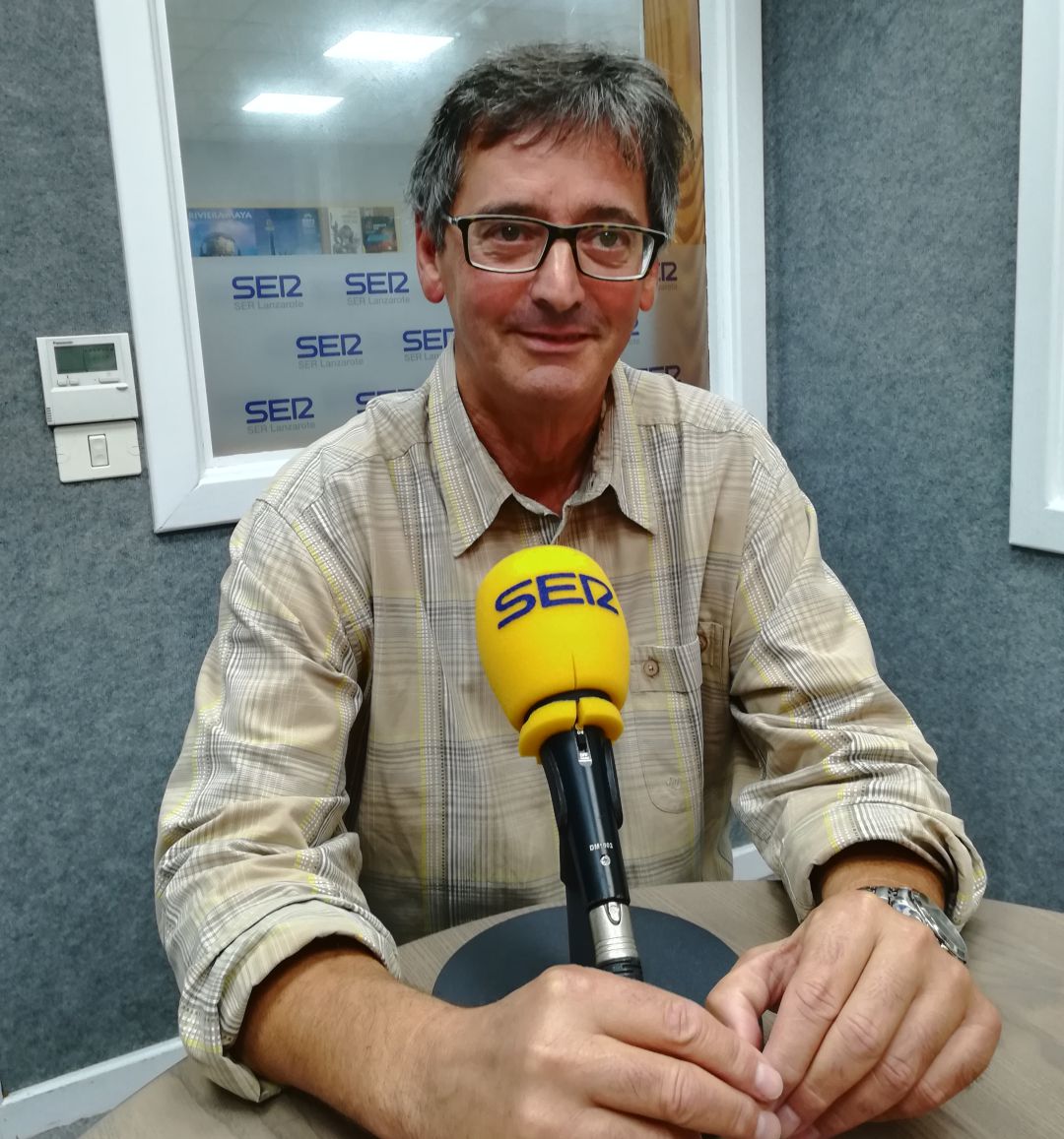 Juan Ramón Pérez en los estudios de SER Lanzarote. Juan Ramón Pérez en los estudios de SER Lanzarote.
