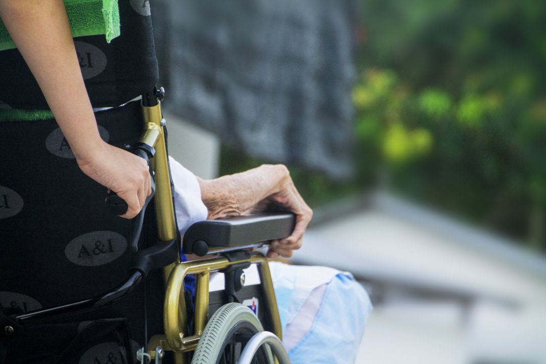 AsistHogar ofrece profesionales formados en prevención COVID-19 para cuidar a personas mayores y niños, o realizar tareas del hogar AsistHogar ofrece profesionales formados en prevención COVID-19 para cuidar a personas mayores y niños, o realizar tareas del hogar