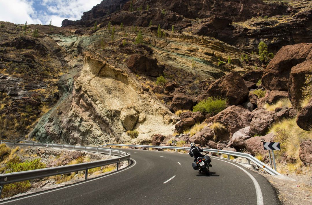 Los motoristas se encontrarán con una nueva señal en los puntos más peligrosos para ellos. Los motoristas se encontrarán con una nueva señal en los puntos más peligrosos para ellos.