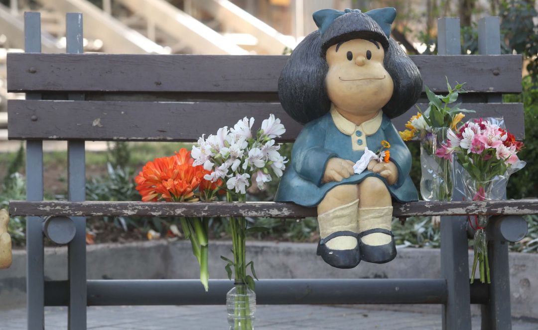 Vista de una mafalda en la calle Aristides, en Villanueva, Mendoza (Argentina). El dibujante argentino Quino falleció este miércoles a los 88 años. Vista de una mafalda en la calle Aristides, en Villanueva, Mendoza (Argentina). El dibujante argentino Quino falleció este miércoles a los 88 años.