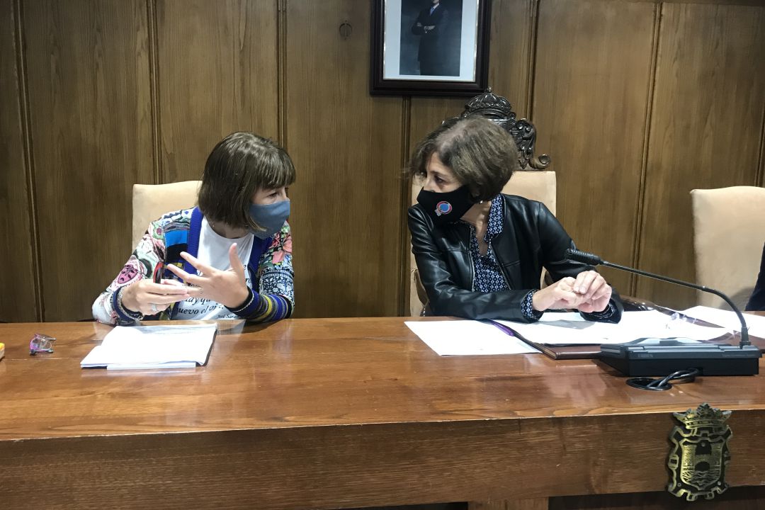 Las concejalas Mabel Fernández y Concepción de Vega en la rueda de prensa Las concejalas Mabel Fernández y Concepción de Vega en la rueda de prensa