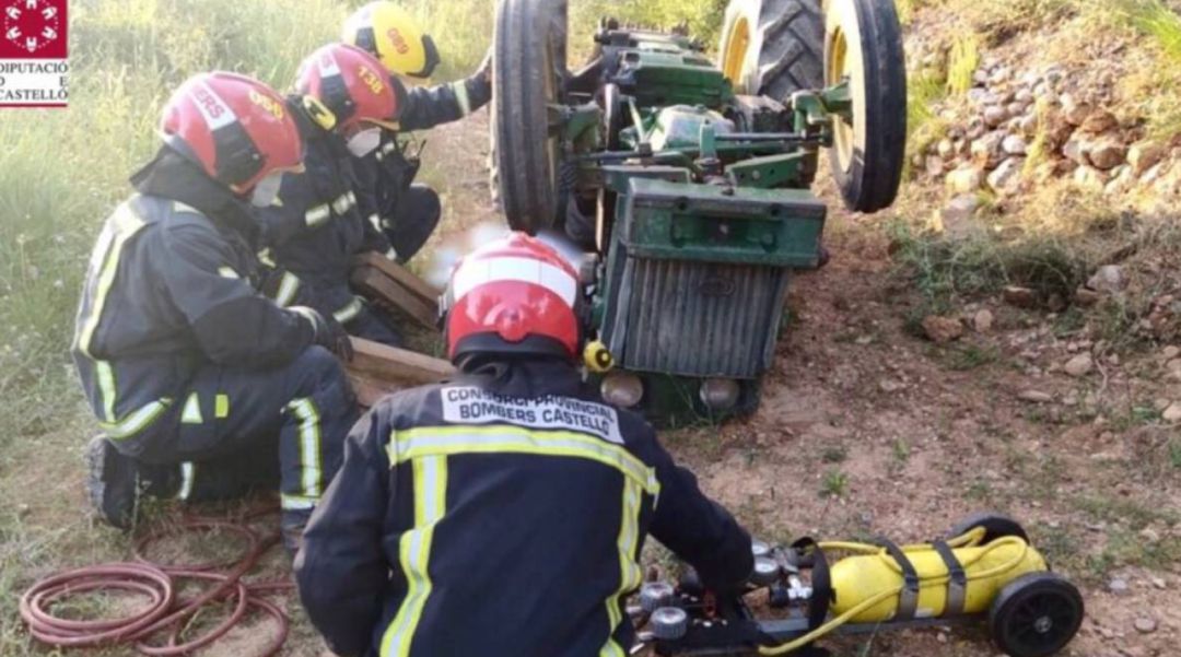 Imagen de archivo de un accidente de tractor Imagen de archivo de un accidente de tractor