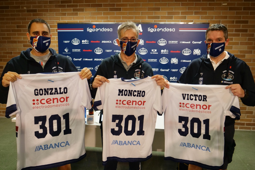 El cuerpo técnico del Obra recibió el reconocimiento del Club por su trayectoria en la ACB El cuerpo técnico del Obra recibió el reconocimiento del Club por su trayectoria en la ACB