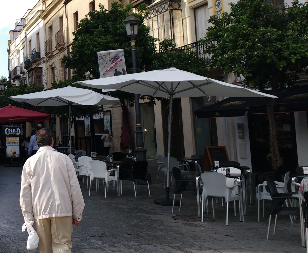 Calle Larga en el centro de Jerez Calle Larga en el centro de Jerez