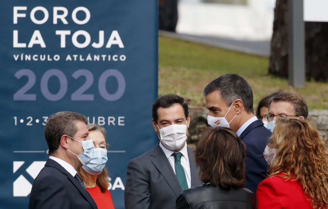 El presidente del Gobierno Pedro Sánchez, saluda al presidente de castilla-La Mancha, Emiliano García Page (i), el presidente de la junta de Andalucía, Juan Manuel Moreno (2i), el presidente de la Xunta, Alberto Núñez Feijóo (d), y la diputada del PP Ana Pastor (i) El presidente del Gobierno Pedro Sánchez, saluda al presidente de castilla-La Mancha, Emiliano García Page (i), el presidente de la junta de Andalucía, Juan Manuel Moreno (2i), el presidente de la Xunta, Alberto Núñez Feijóo (d), y la diputada del PP Ana Pastor (i)