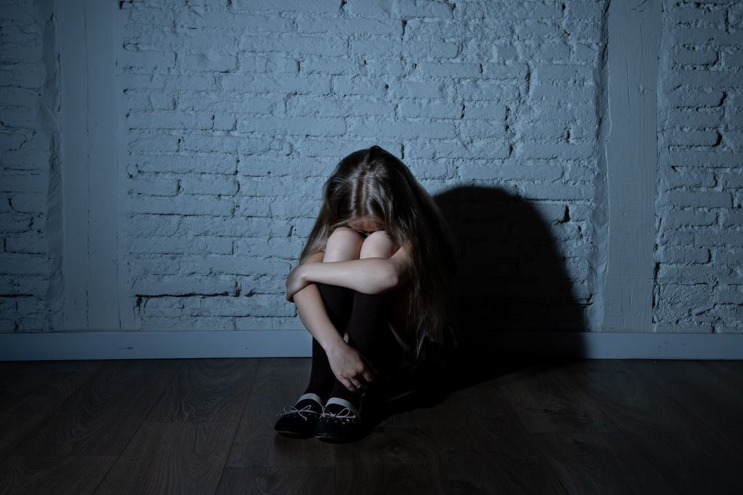 Niña amenazada Niña amenazada