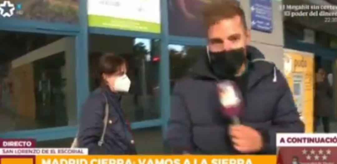 Un reportero entrevista a una señora en 'Telemadrid' Un reportero entrevista a una señora en 'Telemadrid'