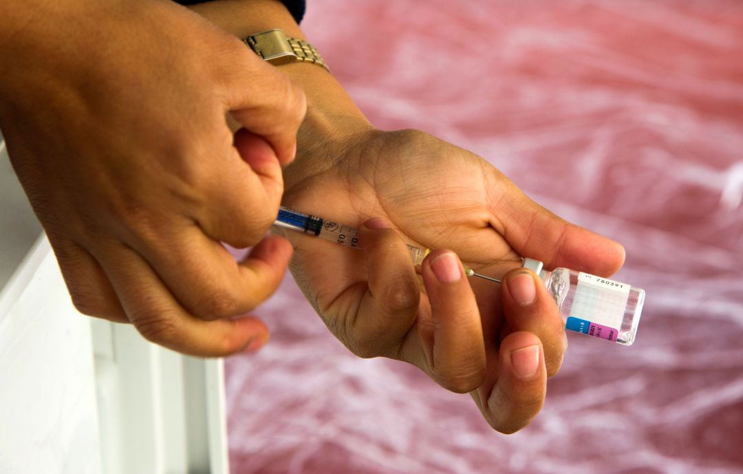 Foto de archivo de una vacuna de la gripe. Foto de archivo de una vacuna de la gripe.