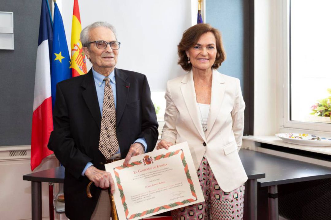 Juan Romero junto a Carmen Calvo Juan Romero junto a Carmen Calvo
