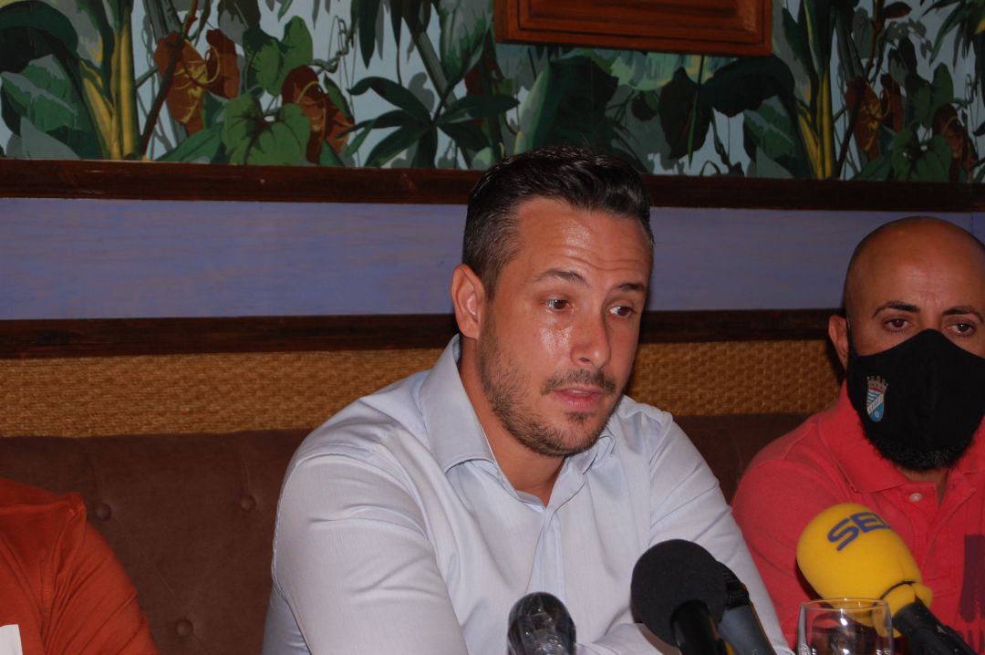 Juan Díaz junto a Titín en una rueda de prensa reciente Juan Díaz junto a Titín en una rueda de prensa reciente
