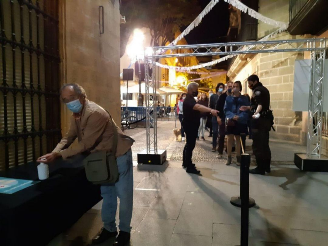 Antes de comenzar el concierto se tomaba temperatura Antes de comenzar el concierto se tomaba temperatura