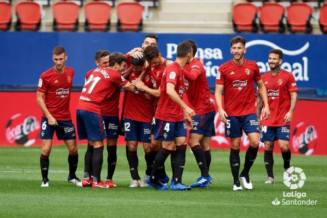 Roncaglia celebra con sus compañeros el golazo que abría el marcador Roncaglia celebra con sus compañeros el golazo que abría el marcador