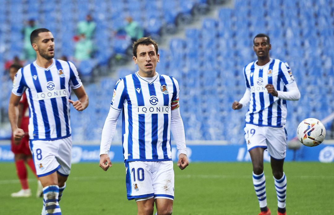 Oyarzabal celebra el 1-0 con Merino e Isak detrás Oyarzabal celebra el 1-0 con Merino e Isak detrás