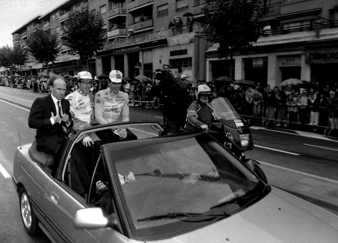 Antonio Prieto y Pedro Delgado, junto a Miguel Indurain reciben el homenaje de los segovianos tras su retirada en 1994 Antonio Prieto y Pedro Delgado, junto a Miguel Indurain reciben el homenaje de los segovianos tras su retirada en 1994