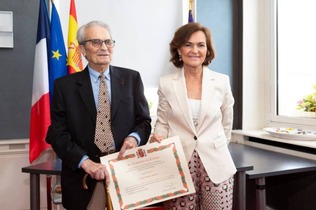 La vicepresidenta del Gobierno, Carmen Calvo con Juan Romero Romero, el cordobés que se ha convertido a sus 101 años, en el úlitmo español superviviente de Mauthausen La vicepresidenta del Gobierno, Carmen Calvo con Juan Romero Romero, el cordobés que se ha convertido a sus 101 años, en el úlitmo español superviviente de Mauthausen