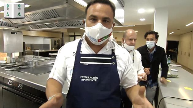 Ángel León, desde la cocina del restaurante Azurmendi, donde ha impartido la ponencia de San Sebastián Gastronomika 2020. Ángel León, desde la cocina del restaurante Azurmendi, donde ha impartido la ponencia de San Sebastián Gastronomika 2020.