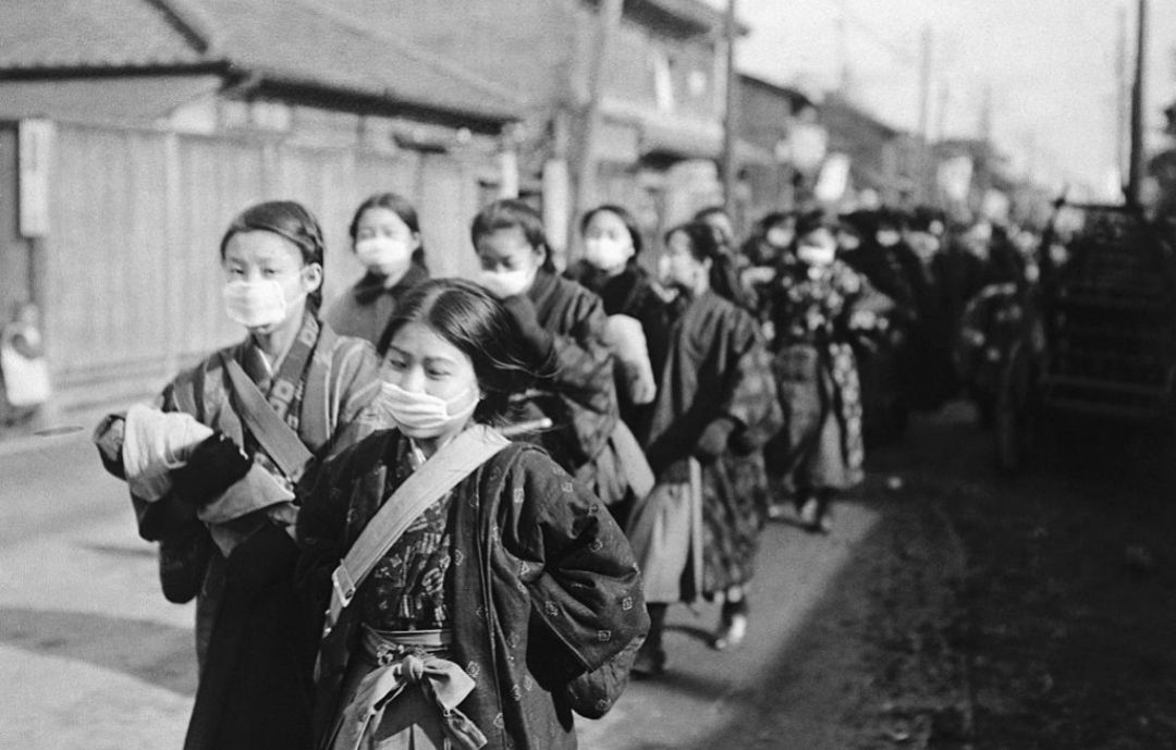 Imagen antigua de mujeres japonesas con influenza Imagen antigua de mujeres japonesas con influenza