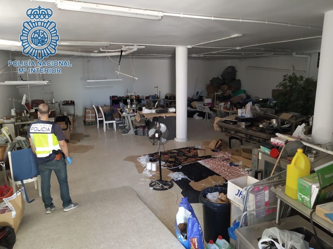 Imagen del taller donde las victimas trabajaban y dormían en condiciones Imagen del taller donde las victimas trabajaban y dormían en condiciones