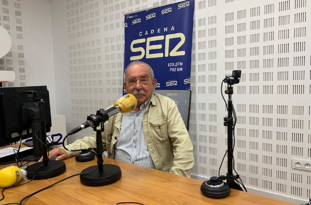 Antonio Zoido, director de la Bienal de Flamenco, en el estudio de radio Sevilla Antonio Zoido, director de la Bienal de Flamenco, en el estudio de radio Sevilla