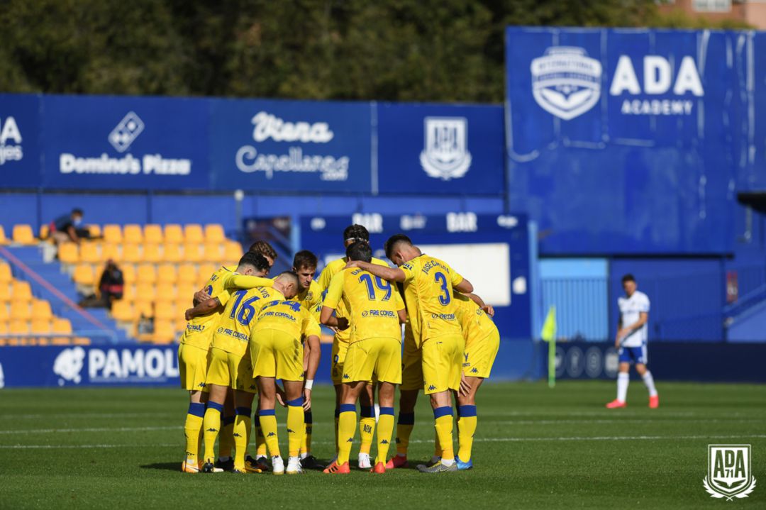 Jugadores de la AD Alcorcón en su partido frnete al Zaragoza Jugadores de la AD Alcorcón en su partido frnete al Zaragoza
