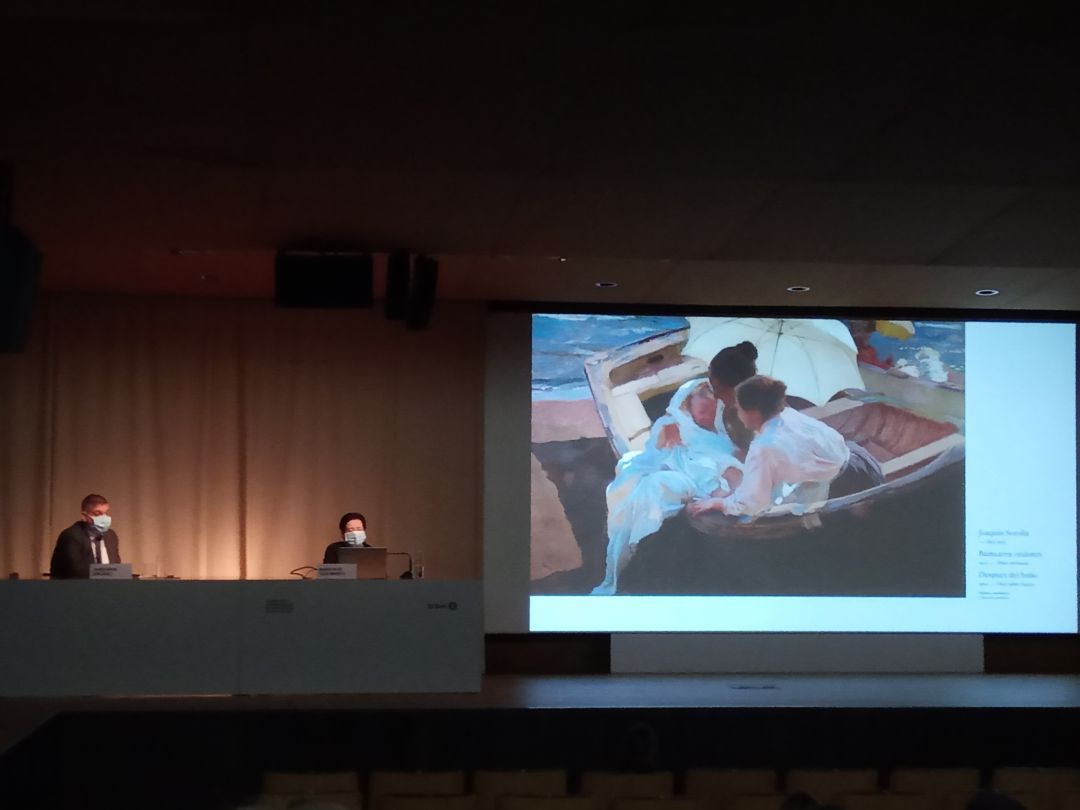 Los comisarios de la exposición Javier Novo y Pilar Silva. A la derecha la obra 'Después del baño' de Joaquín Soroya, parte de la exposición Los comisarios de la exposición Javier Novo y Pilar Silva. A la derecha la obra 'Después del baño' de Joaquín Soroya, parte de la exposición