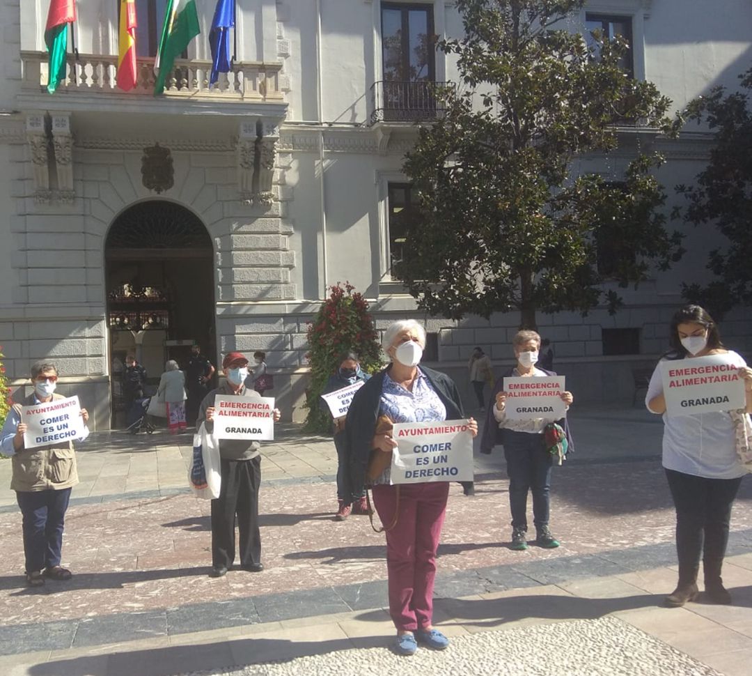 45 organizaciones sociales de Granada han denunciado ante el Ayuntamiento de la capital que 2.500 familias de la ciudad están atravesando una situación de grave emergencia alimentaria. Muchas de ellas 'pasan hambre', han denunciado 45 organizaciones sociales de Granada han denunciado ante el Ayuntamiento de la capital que 2.500 familias de la ciudad están atravesando una situación de grave emergencia alimentaria. Muchas de ellas 'pasan hambre', han denunciado