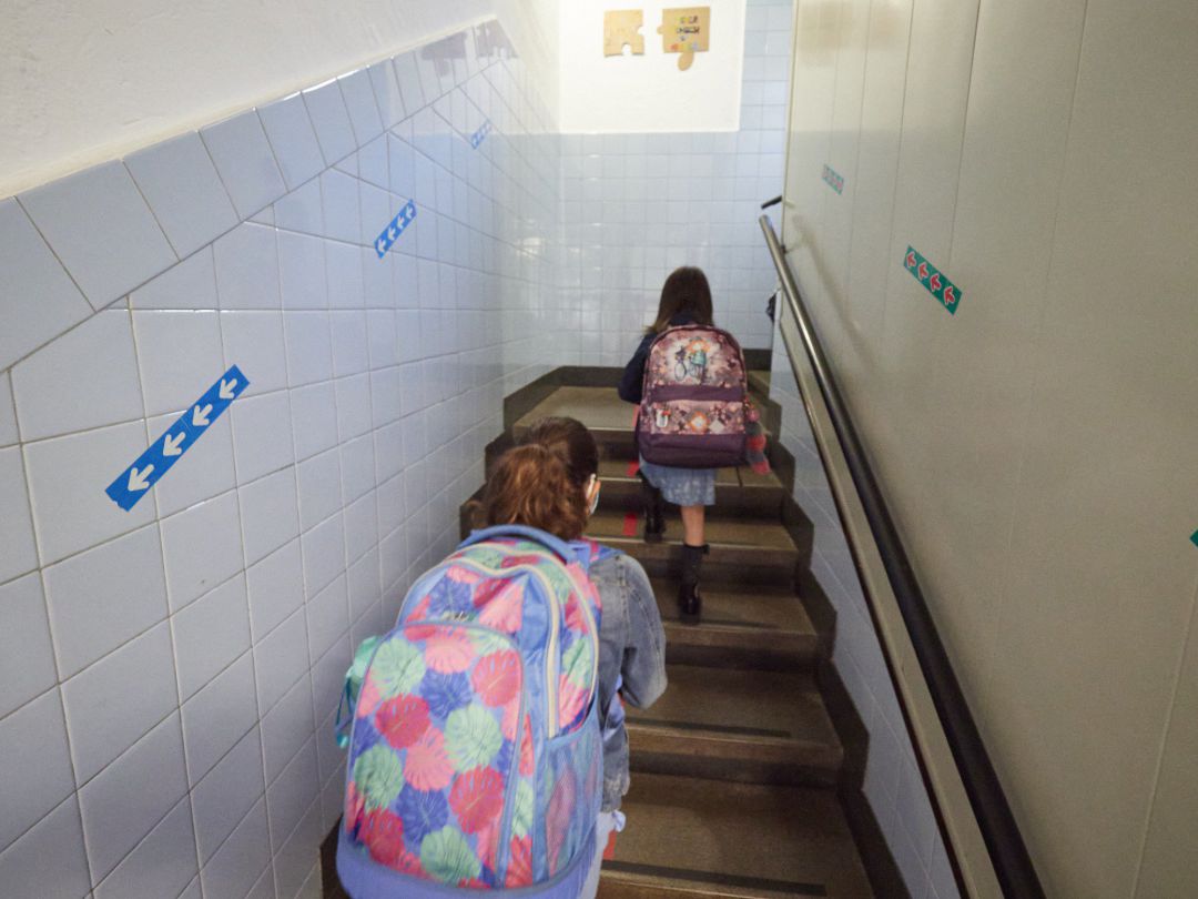 En el primer día de colegio del curso escolar 2020-2021, niños entran al Colegio Público Víctor Pradera en Pamplona En el primer día de colegio del curso escolar 2020-2021, niños entran al Colegio Público Víctor Pradera en Pamplona