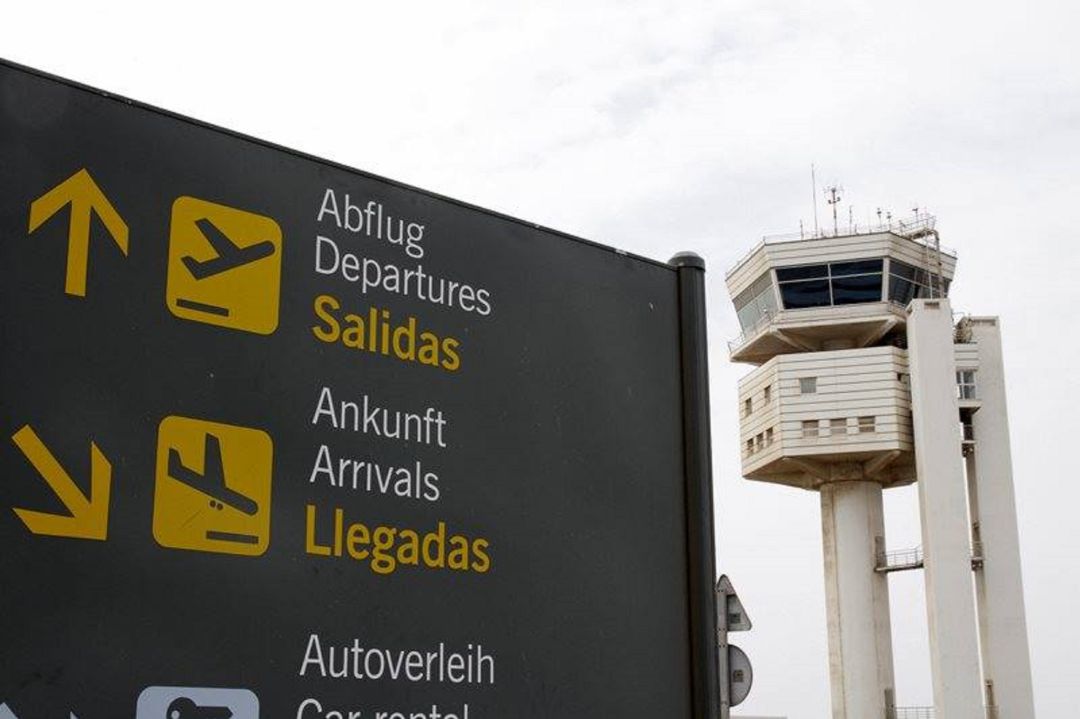 Torre de control del aeropuerto César Manrique Lanzarote. Torre de control del aeropuerto César Manrique Lanzarote.