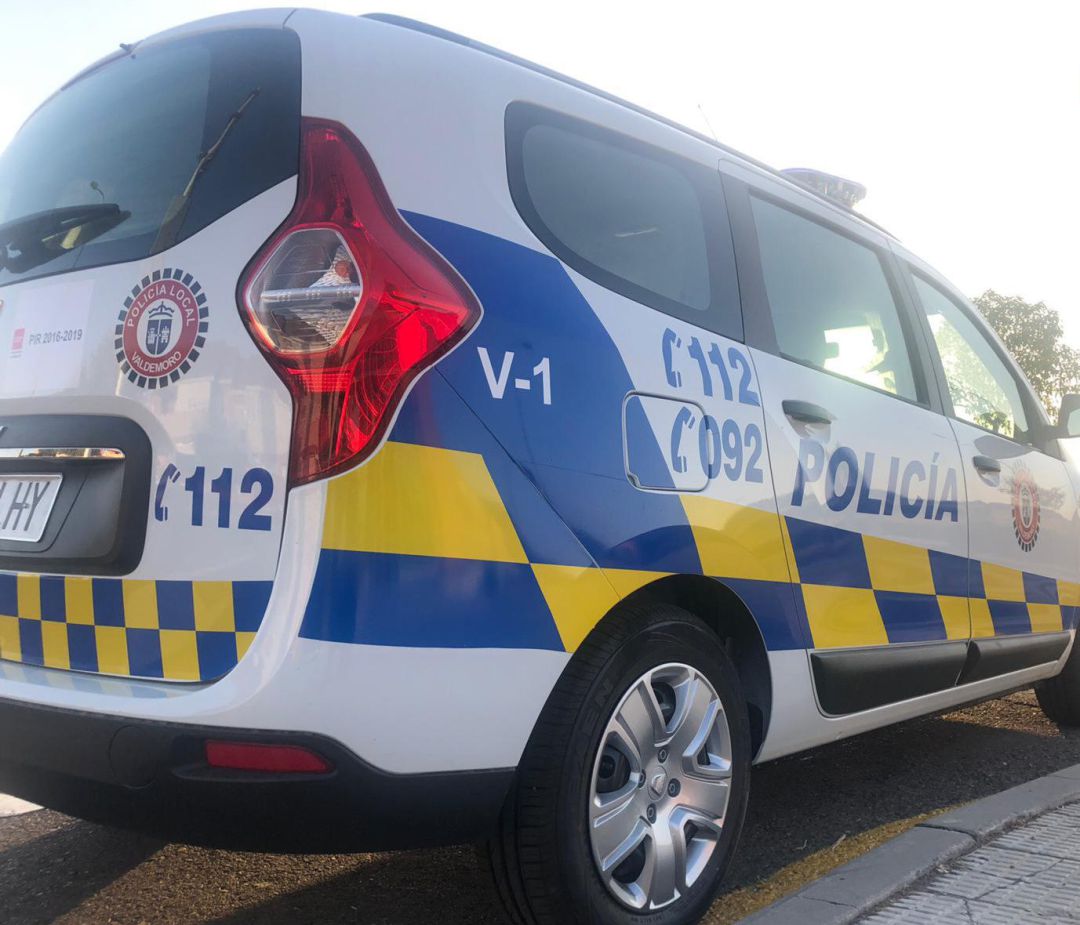Imagen de archivo de un coche de la policía local valdemoreña. Imagen de archivo de un coche de la policía local valdemoreña.