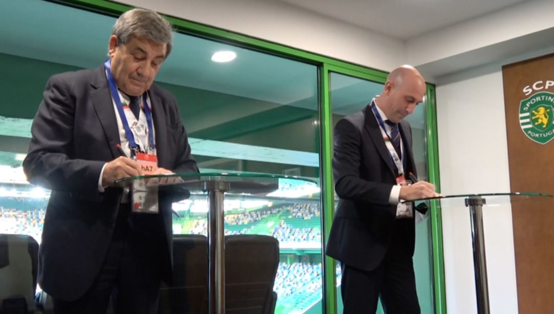 Gomes y Rubiales firman el acuerdo en el José Alvalade de Lisboa. Gomes y Rubiales firman el acuerdo en el José Alvalade de Lisboa.