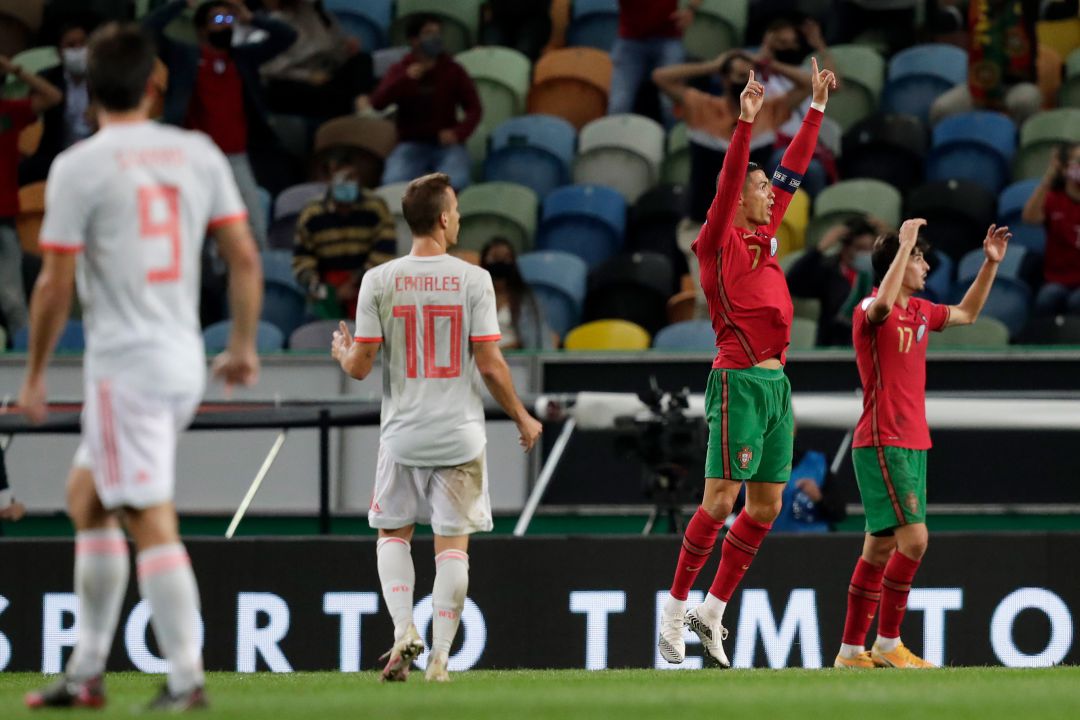 Ronaldo pide gol tras su remate al larguero Ronaldo pide gol tras su remate al larguero