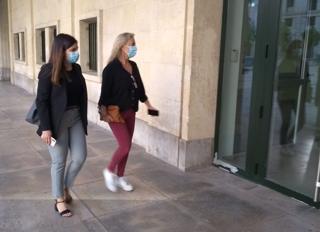 La exalcaldesa Sonia Castedo, a su entrada a la sesión de este miércoles en la Audiencia Provincial La exalcaldesa Sonia Castedo, a su entrada a la sesión de este miércoles en la Audiencia Provincial