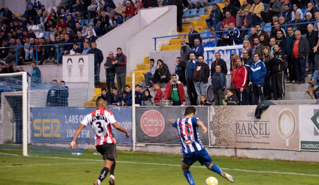 Aficionados en las gradas de El Collao Aficionados en las gradas de El Collao
