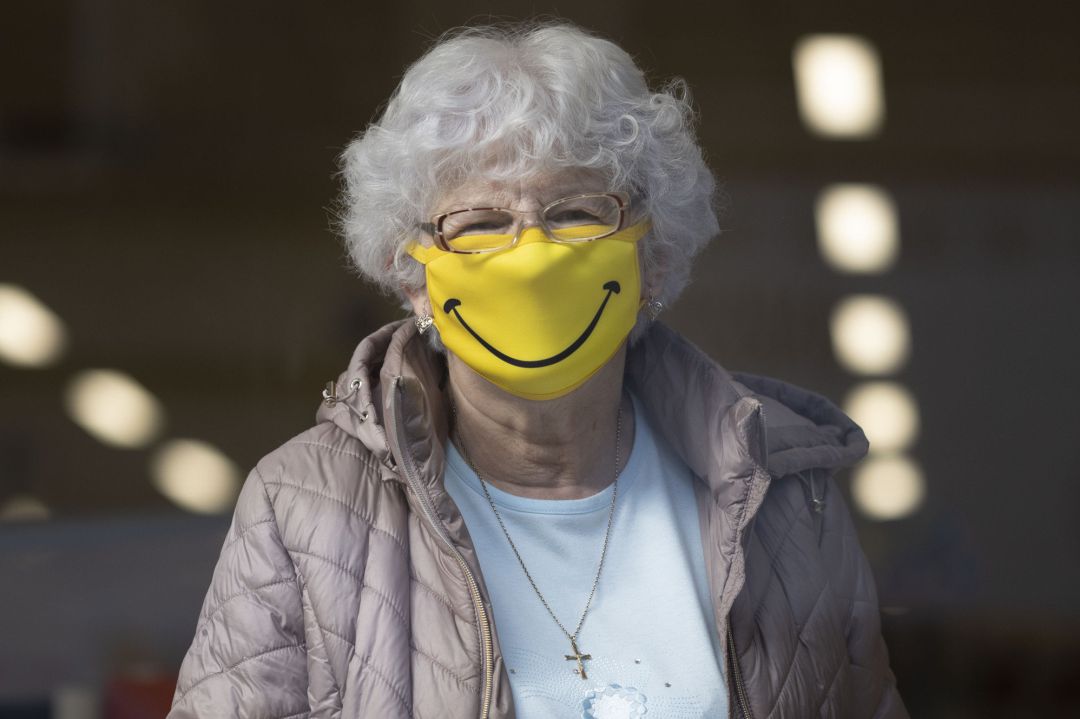 Mujer sonriendo Mujer sonriendo