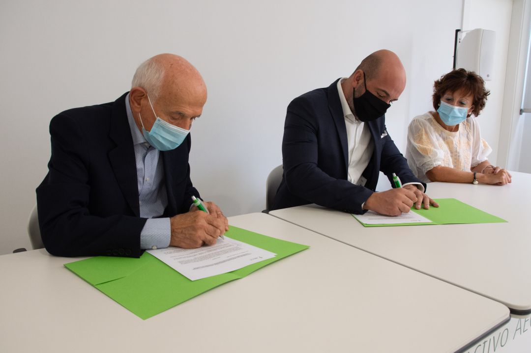 Giuliani's Grupo Gastronómico firma un acuerdo destinado a la investigación con la AECC de Castellón Giuliani's Grupo Gastronómico firma un acuerdo destinado a la investigación con la AECC de Castellón