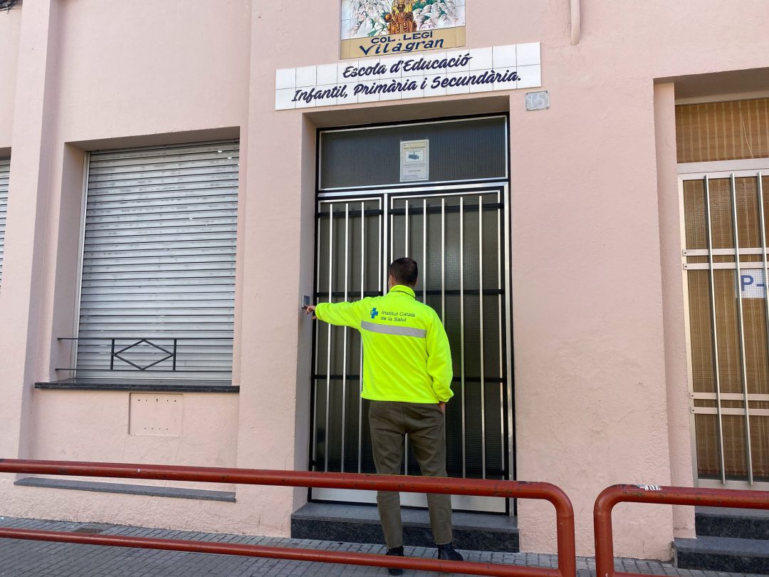 Pla mitjà de l'entrada a l'escola Vilagran de Salt Pla mitjà de l'entrada a l'escola Vilagran de Salt