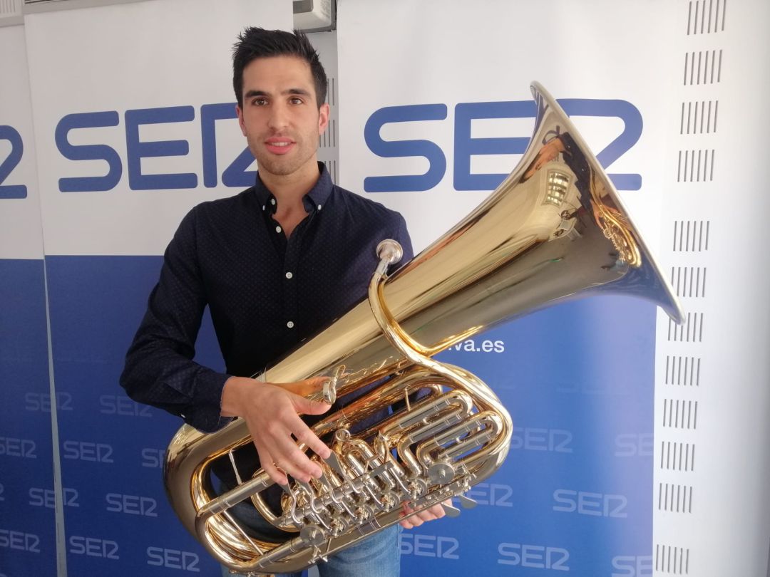 Carlos Pérez González, músico onubense (Tuba) Carlos Pérez González, músico onubense (Tuba)