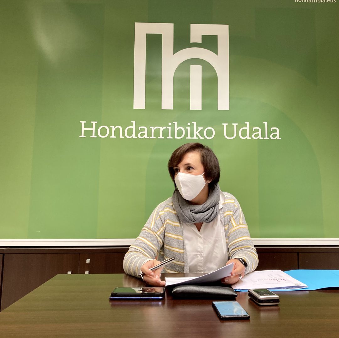Gotzone Larrarte en la rueda de prensa sobre el balance de las ayudas sociales en lo que llevamos de año. Gotzone Larrarte en la rueda de prensa sobre el balance de las ayudas sociales en lo que llevamos de año.