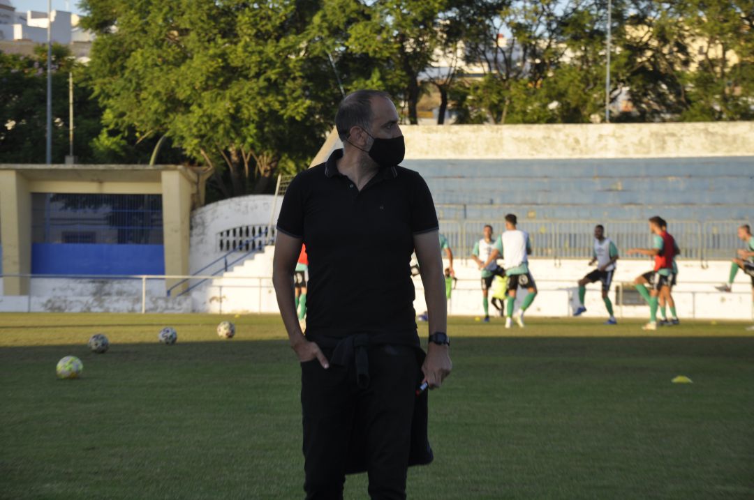 Romerito, entrenador del Atlético Sanluqueño Romerito, entrenador del Atlético Sanluqueño