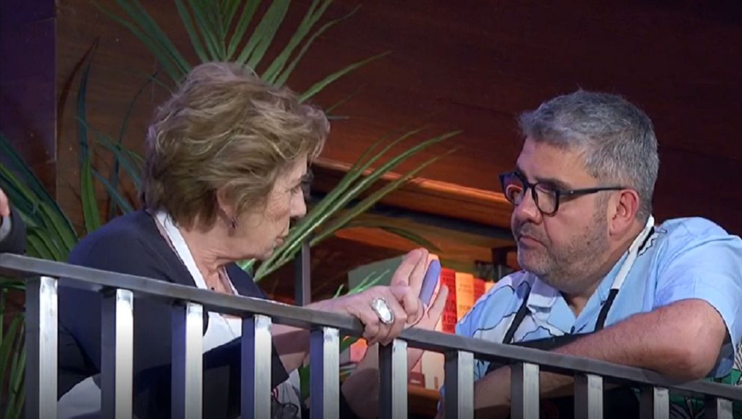 Celia Villalobos habla con Florentino Fernández. Celia Villalobos habla con Florentino Fernández.