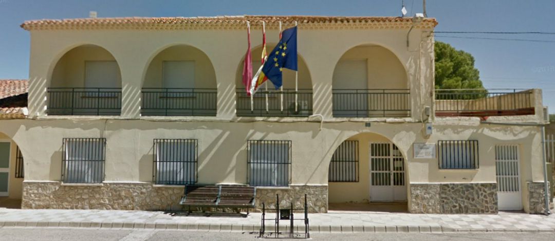 Fachada del Ayuntamiento de El Salobral Fachada del Ayuntamiento de El Salobral