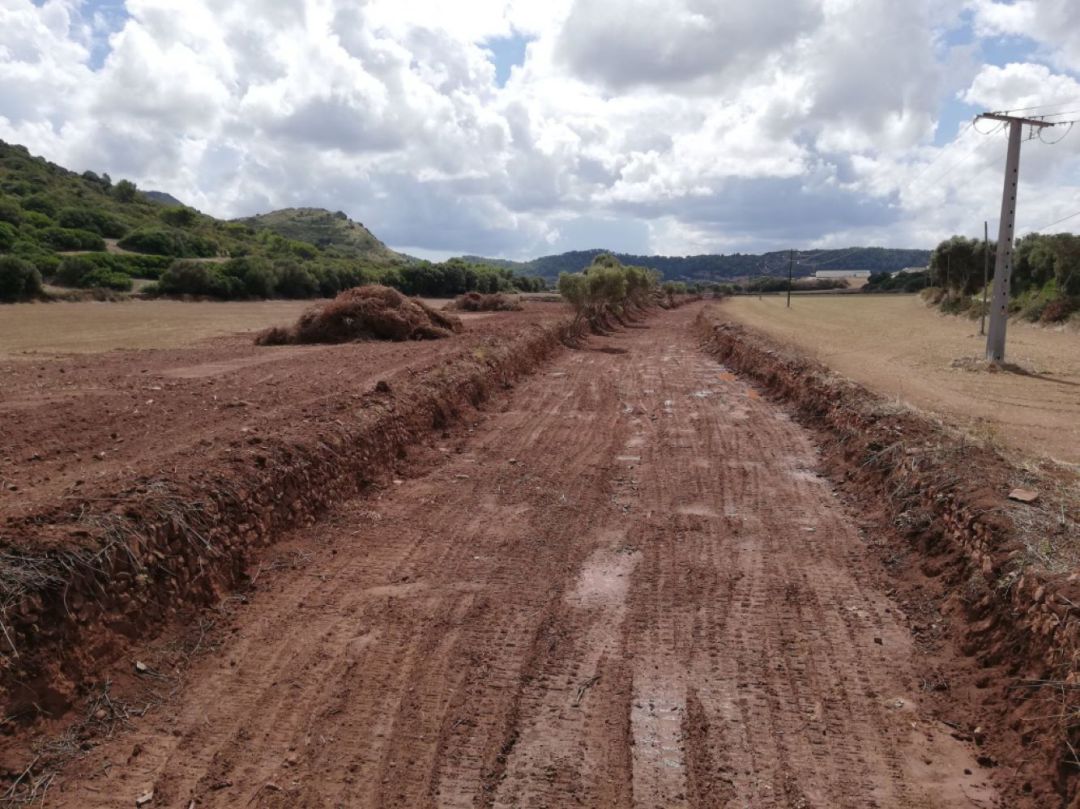 L'actuació de Medi Ambient al torrent de Ferreries afecta a la flora, fauna i terra fèrtil de la zona. L'actuació de Medi Ambient al torrent de Ferreries afecta a la flora, fauna i terra fèrtil de la zona.