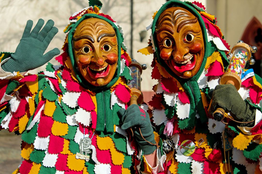 Dos personas celebran los carnavales en una imagen de archivo. Dos personas celebran los carnavales en una imagen de archivo.