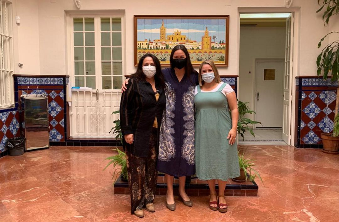 En los extremos, María del Robledo Lechuga y Salud Fobelo, ambas finalistas; en el centro la ganadora del programa 'Gira Mujeres' de Coca-Cola, María Piñero En los extremos, María del Robledo Lechuga y Salud Fobelo, ambas finalistas; en el centro la ganadora del programa 'Gira Mujeres' de Coca-Cola, María Piñero