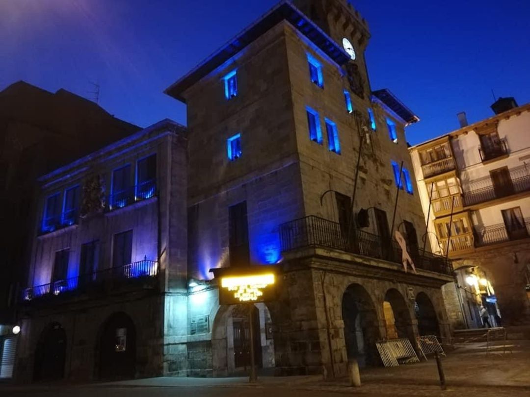 Fachada del Ayuntamiento de Castro Urdiales. Fachada del Ayuntamiento de Castro Urdiales.