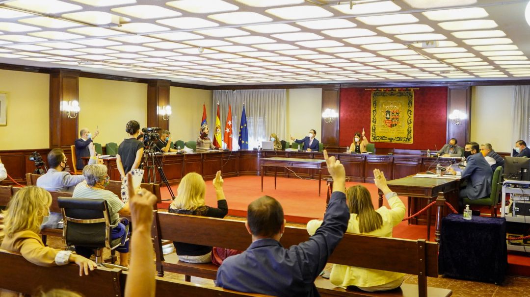 Votación en el Pleno de Móstoles Votación en el Pleno de Móstoles