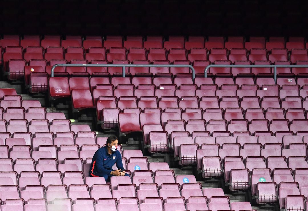Julen Lopetegui, entrenador del Sevilla, durante el partido contra el Barça en el Camp Nou. Julen Lopetegui, entrenador del Sevilla, durante el partido contra el Barça en el Camp Nou.