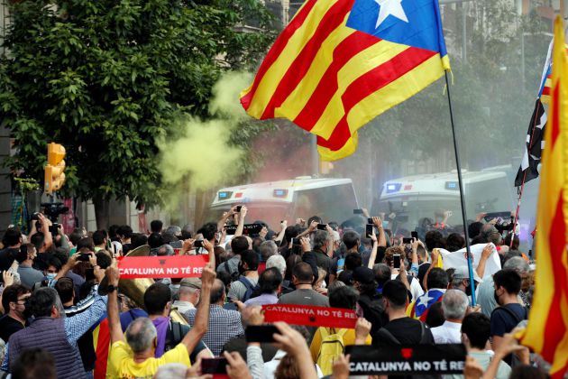 Numerosos manifestantes convocados por entidades independentistas protestan en las inmediaciones de la Estación de Francia Numerosos manifestantes convocados por entidades independentistas protestan en las inmediaciones de la Estación de Francia