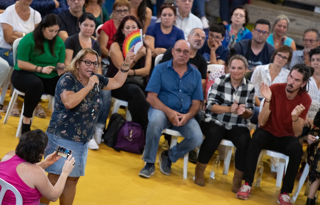 Meri Pita (en el centro) en una imagen de archivo en el que también están presentes el secretario de organización de Podemos, Alberto Rodríguez (a la izquierda), a su lado, la secretaria general en Canarias, Noemí Santana y, de verde, la candita a ocupar su puesto Laura Fuentes Meri Pita (en el centro) en una imagen de archivo en el que también están presentes el secretario de organización de Podemos, Alberto Rodríguez (a la izquierda), a su lado, la secretaria general en Canarias, Noemí Santana y, de verde, la candita a ocupar su puesto Laura Fuentes